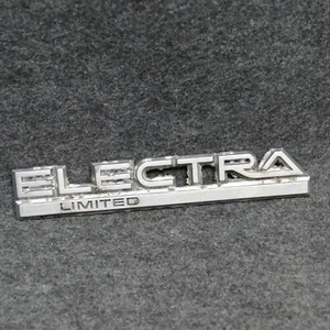 Buick Electra Limited 1985 cuarto de panel emblema cromado 6-1/2" OEM L977 - Imagen 1 de 6