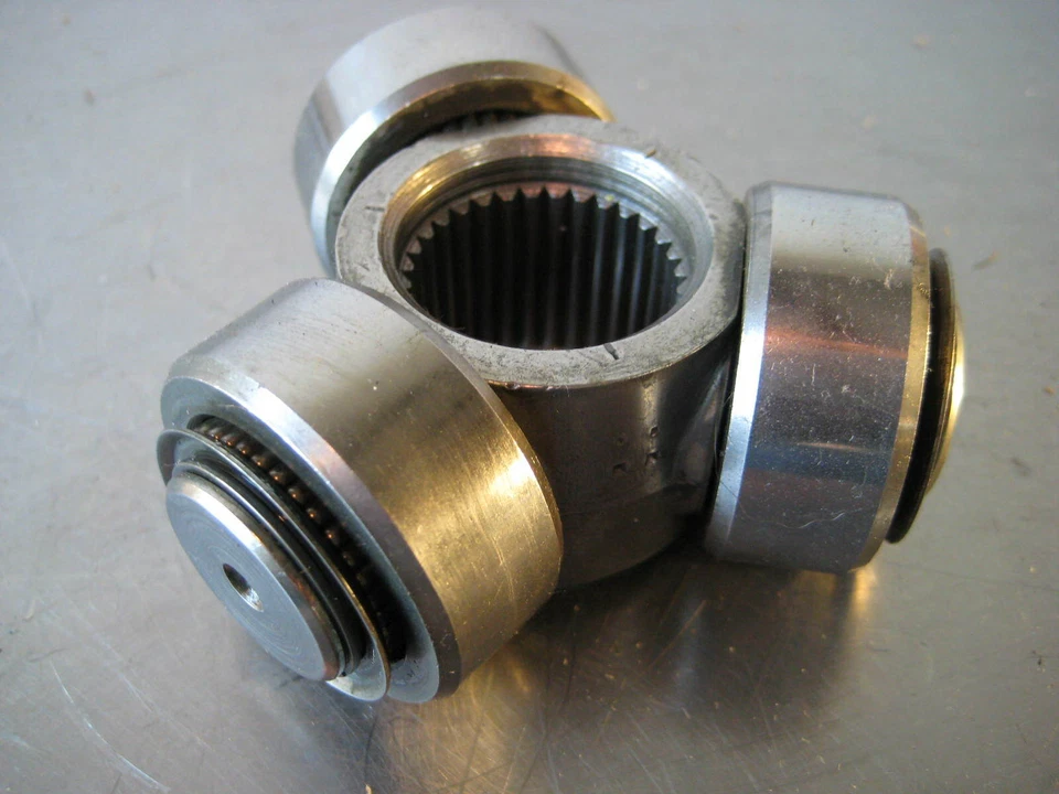 Conjunto de tripé de eixo General Motors Chevy Pontiac Buick Olds CV - 32 spline - Imagem 1 de 4