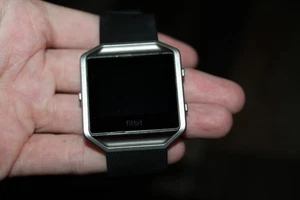 Fitbit Blaze schwarz Aktivitätstracker Smart Fitnessuhr kleines Band UNGETESTET! - Bild 1 von 4