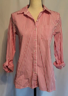 Camisa feminina listrada rosa/branco com botões mangas roll-tab S Croft & Barrow - Imagem 1 de 4