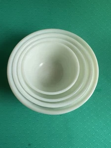 Vintage Fire King White Swirl 4pc. Mixing Bowl Set 6",7",8",9" EUC - Bild 1 von 3