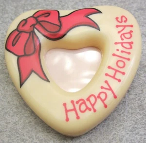 Vintage Happy Holiday Schmuck Weihnachten Bilderrahmen Anstecknadel Brosche Herz - Bild 1 von 3