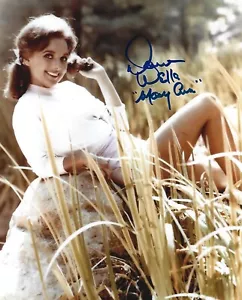 TELEVISION LEGEND DAWN WELLS FIRMATO 8X10 GILLIGAN'S ISLAND MARY ANN FARM GIRL - Foto 1 di 1