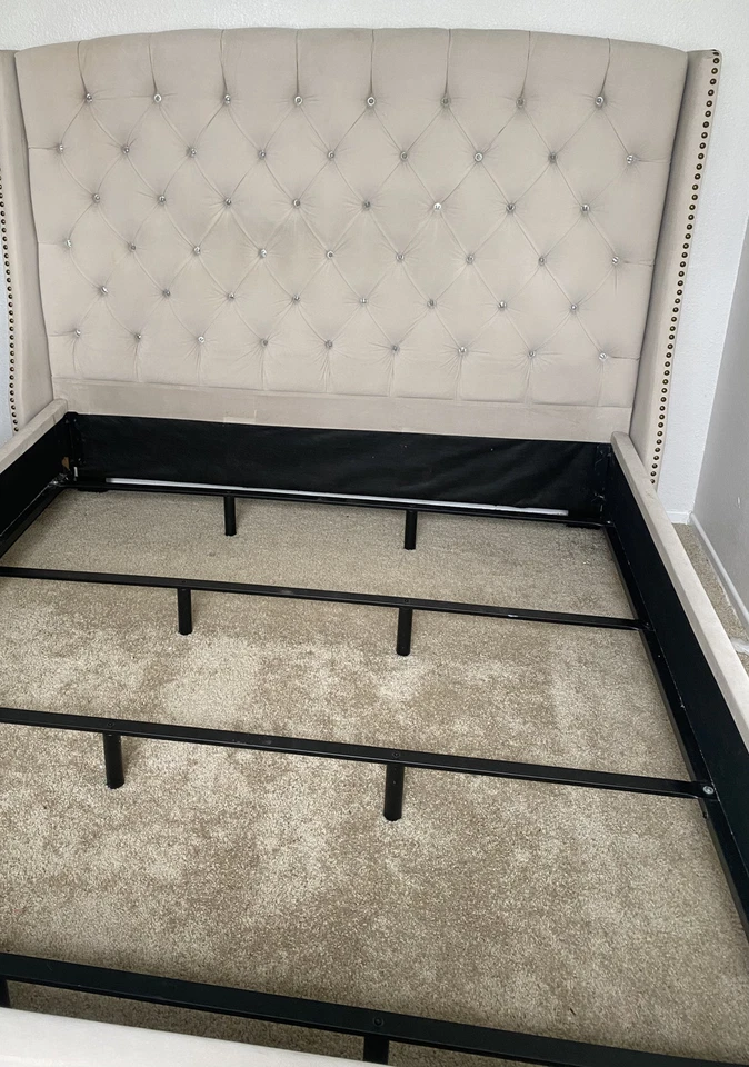 California Kin Bed Frame Upholstered Bed Headboard Velvet Tufted Deep Button - Image 1 of 4