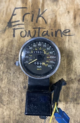 Velocímetro Speedo 37M Intruder negro con caja piloto Suzuki VS1400. MPH KM PROBADO Foto 1 de 4