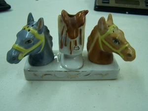 Vintage Pferdekopf Salz & Pfefferstreuer & Sattel Zahnstocher 3 Stück Keramik Set - Bild 1 von 4