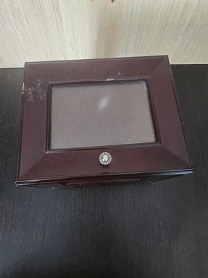 Vintage 2001 The Bombay Company Mahogany Photo Box Storage Holds 101 4x6 Photos - Image 1 of 4