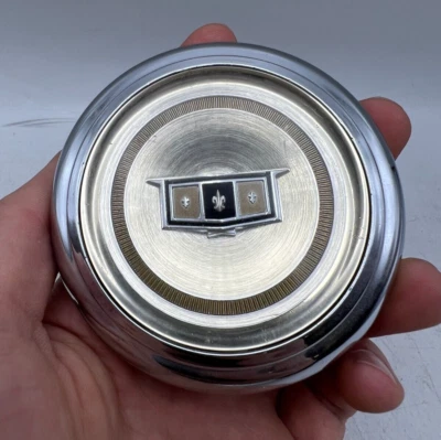 1967 Chevrolet Caprice Impala Gold Horn tampa central/botão de tampa - 3898267 - Imagem 1 de 4