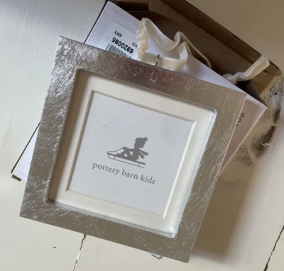 *Pottery Barn PBK Silverleaf CUADRADO marco de fotos adorno de Navidad 4,25" nuevo en caja Foto 1 de 2