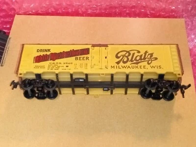 ATHEARN USED CONDITION HO SCALE BEER REEFER CAR, BLATZ BEER, OLD HEIDELBERG BEER - Image 1 of 4