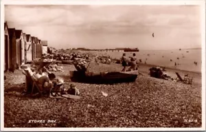 Cartolina STOKES BAY Spiaggia e Bagnanti RPPC San Valentino 8218 - Foto 1 di 2