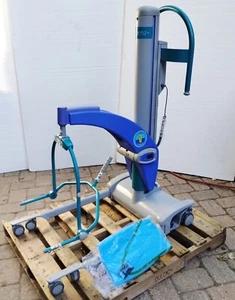 ARJO OPERA MAXI MOVE BATTERY POWER ELECTRIC PATIENT LIFT + SCALE, CHARGER, SLING - Picture 1 of 20