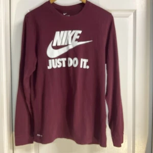 Nike Just Do it  Dri Fit T-Shirt Burgundy Long Sleeve Classic T- Size Medium - Picture 1 of 8