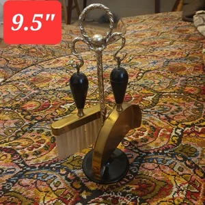 Vintage Miniatur Kamin Werkzeug Set - Krümel Butler verziert Messing & schwarz - 9,5"  - Bild 1 von 4