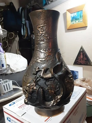 EXCEPCIONAL JARRÓN DRAGÓN BRONCE CHINO ASIÁTICO VINTAGE 12 x 6,5 PULGADAS Foto 1 de 4