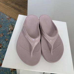 Sandali infradito Oofos Oolala Luxe donna US 9 EU 40 rosa recupero usati in ottime condizioni - Foto 1 di 6