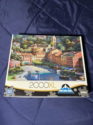 2000XL New MEGA Jigsaw Puzzle Italian Village Harbor 26.75” x 39”Box Damage - Image 1 of 2