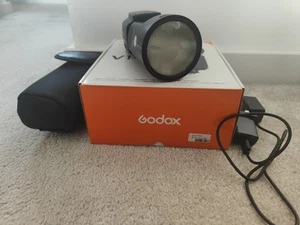 UK Godox V1F V1-F 2.4G TTL 1/8000s HSS Round Head Speedlite Flash Light for Fuji - Picture 1 of 4