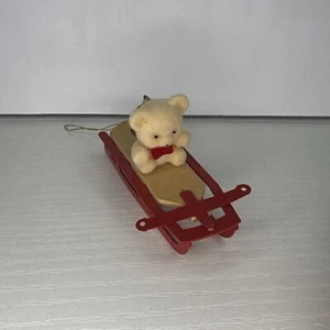 Adorno de Navidad vintage coleccionable Avon oso de peluche en trineo - Imagen 1 de 9