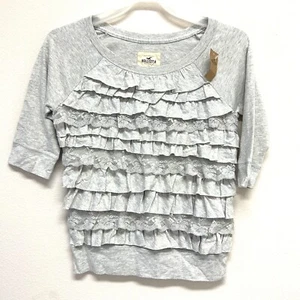 T-shirt top nuova con etichette Hollister taglia XS T-shirt Net Ruffles pizzo grigio a livelli maniche 1/2 - Foto 1 di 12