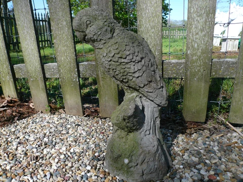 LARGE WEATHERED GARDEN PARROT VINTAGE CEMENT/CONCRETE STATUE GORGEOUS 16"TALL Cover