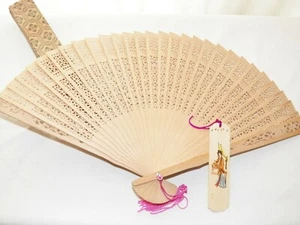 Abanico y marcador de mano de madera vintage - diseño intrincado  - Imagen 1 de 8