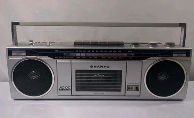 Grabadora de casete radio estéreo Sanyo M7000 Am/Fm - ¡Para piezas y reparación!! Foto 1 de 2