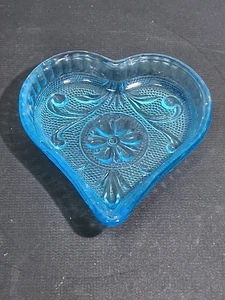 Vintage Indiana Glass Sandwich Tiara Horizon Blue Heart Trinket Tray Glows - Picture 1 of 4