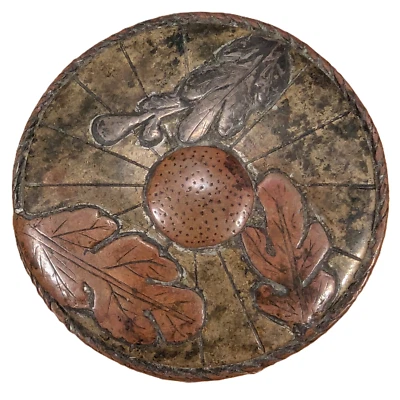 Antigua campana japonesa mixta de metal cobre crisantemo flor Netsuke Japón Foto 1 de 4