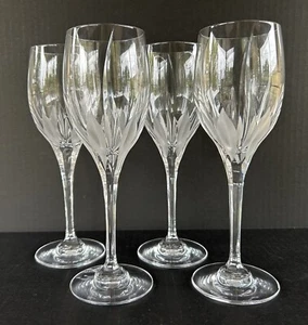 Juego de 4 copas de agua de cristal Mikasa Flame D'amore 9" - Imagen 1 de 10