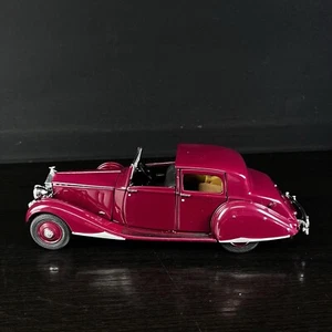 Danbury Mint 1938 Rolls-Royce Phantom III 1:24 Model Diecast Car Garnet Red - Picture 1 of 12