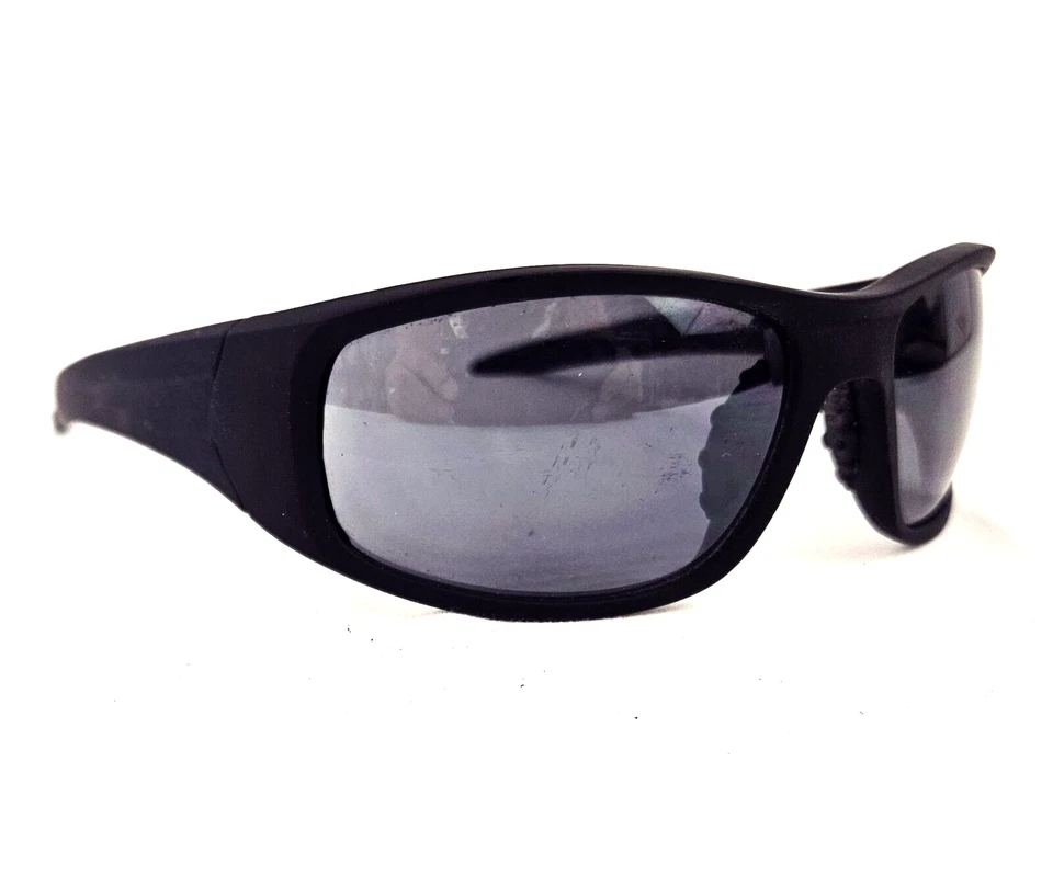 Foster Grant 太阳镜成人男女通用黑色包裹式/运动风格 AH0123 奖杯 BLK — 第 1/4 张图片