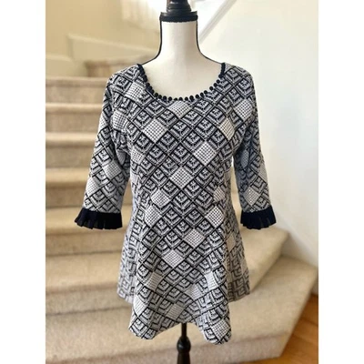 Blusa de lentejuelas doradas indias bordadas azul marino y blanco Foto 1 de 4