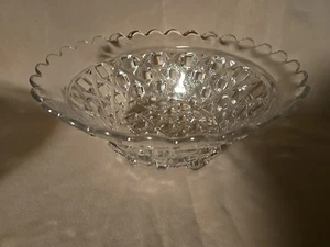 Vintage Klar Pressglas Dreifuß Servier-/Obstschale mit geschliffenem Blockmuster - Bild 1 von 4