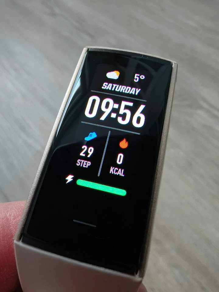 fitbit charge 4 tracker, 1x geladen und eingeschaltet aber unbenutzt - Bild 1 von 4