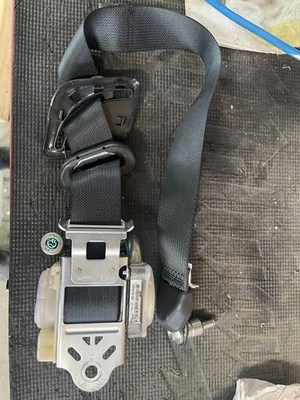 CONJUNTO CINTURÓN SEGURIDAD PASAJERO TRASERO DERECHO INFINITI QX60 2022-2025 OEM (NEGRO) Foto 1 de 3