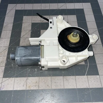 2005 2006 2007 Ford Freestyle RIGHT REAR Side Door Window Motor 0130822235 - Image 1 of 4