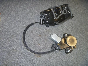 2018-2019 Lincoln Continental Door Latch Lock Actuator GD9Z-54264A26-J OEM New - Foto 1 di 2