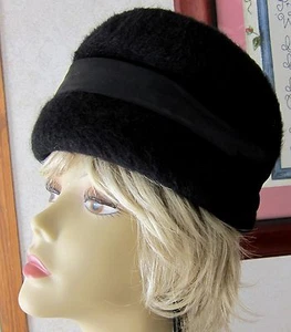 BLACK FELT VINTAGE WOMEN'S HAT an ORIGINAL by Greenlawn SEE ALL PHOTOS MINT - Picture 1 of 11
