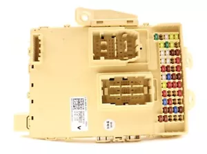 NEW OEM Fuse Junction Box Assembly 91950CW010 for Hyundai Tucson 2.5L 2022-2023 - Picture 1 of 4
