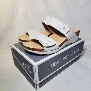 Dansko Maddy Damen Leder Sandalen, Elfenbein gefrästes Nubukleder, US W 8,5 EU40 NEU - Bild 1 von 12
