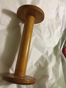 CARRETE DE MADERA TEXTIL VINTAGE J. W. ZUPPER FREYUNG 1966 - 11,25""T x 5""W - Imagen 1 de 4