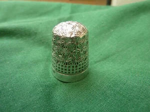 VINTAGE 925 SILVER THIMBLE - SIZE 4, BIRMINGHAM 1933 - Picture 1 of 6