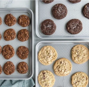 Nordic Ware, 3-teiliges Antihaft Strukturstahl Backblech Pfanne Set (Farbe wählbar) - Bild 1 von 32