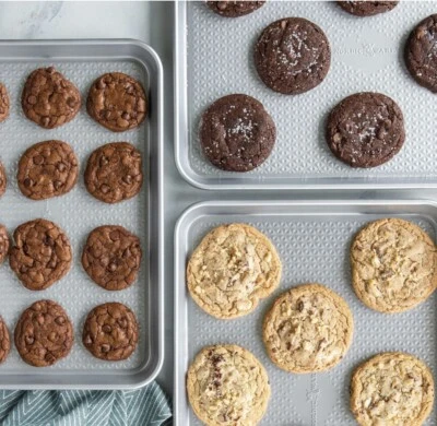 Nordic Ware, Juego de sartenes para hornear de acero texturizado antiadherente de 3 piezas (elige el color) Foto 1 de 4