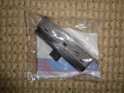 GM 90363751 SATURN 00 01 02 03 04 05 SATURN L SERIES L200 L300 WINDOW SWITCH  - Image 1 of 2