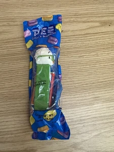 Chicken Little Pez Spender versiegelt mit zwei Süßigkeiten Nachfüllpackungen - Bild 1 von 3