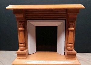 Puppenhaus Miniatur Nussbaum viktorianischer Kamin in Holz 3,5" hoch 4,25" Länge - Bild 1 von 8