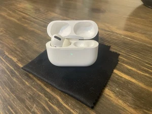 AirPod Pro 1st Generation Left Ear Only w/case A2084 - Picture 1 of 11