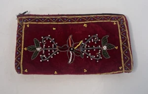 Mini bolso clutch pequeño floral con cuentas de terciopelo - Imagen 1 de 5